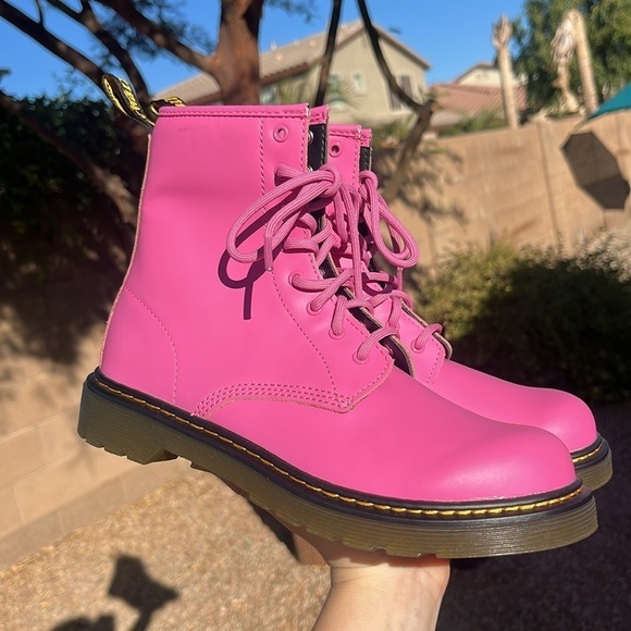 NWT DR. MARTENS - Picture 2 of 10